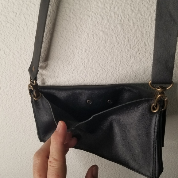 Roaminate handmade black leather crossbody clutch purse small flaw - Picture 7 of 12